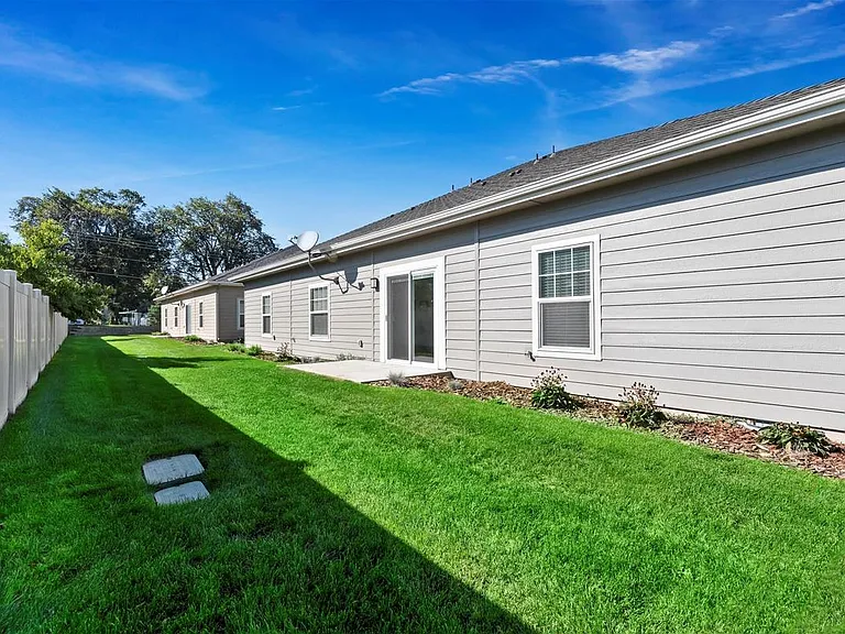 Cedar Crossing Luxury Townhomes — Photo 85