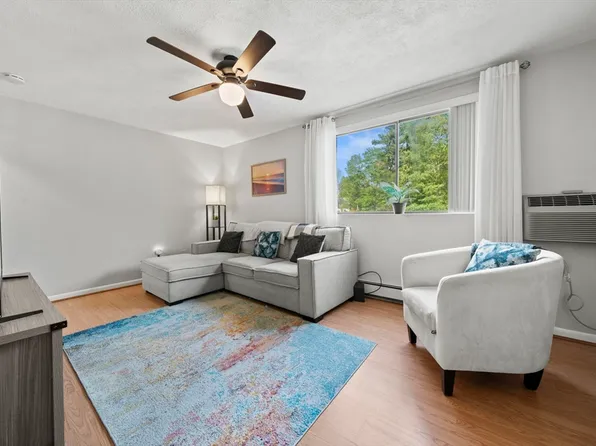 295 Main St APT 15, Reading, MA 01867