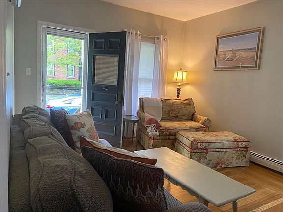 4th image of 4 Bayview Ave #2
