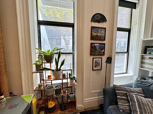 Rented by Safdie Realty Group | media 19