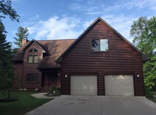 N1515 River Dr, Menominee, MI 49858