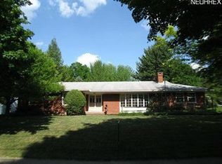 863 Shullo Dr, Akron, OH
