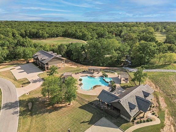 3rd image of 194 Toscana Cir