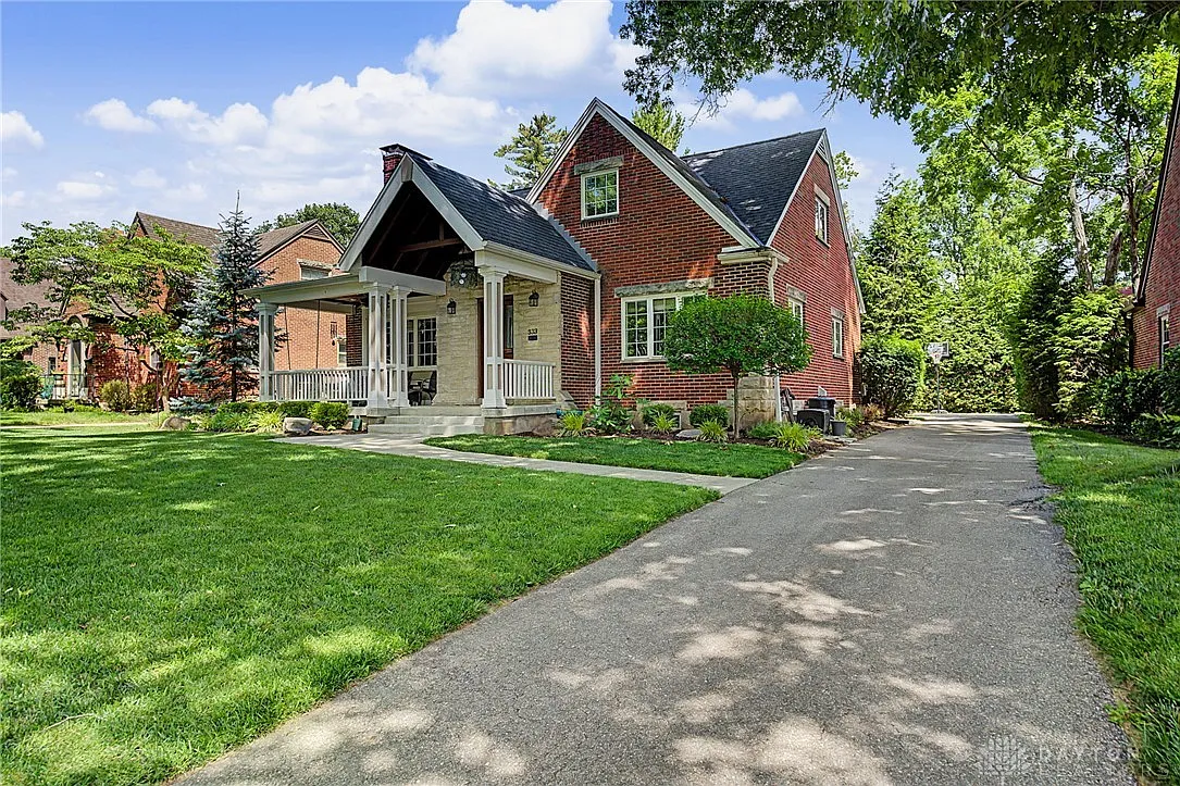 3 bed, 2.5 bath, 2452 sqft, $2,800 — Photo 3