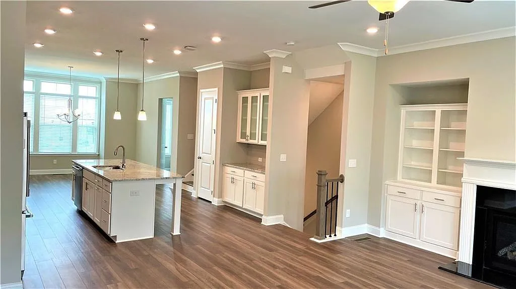 4 bed, 3.5 bath, 2338 sqft, $4,000 — Photo 3
