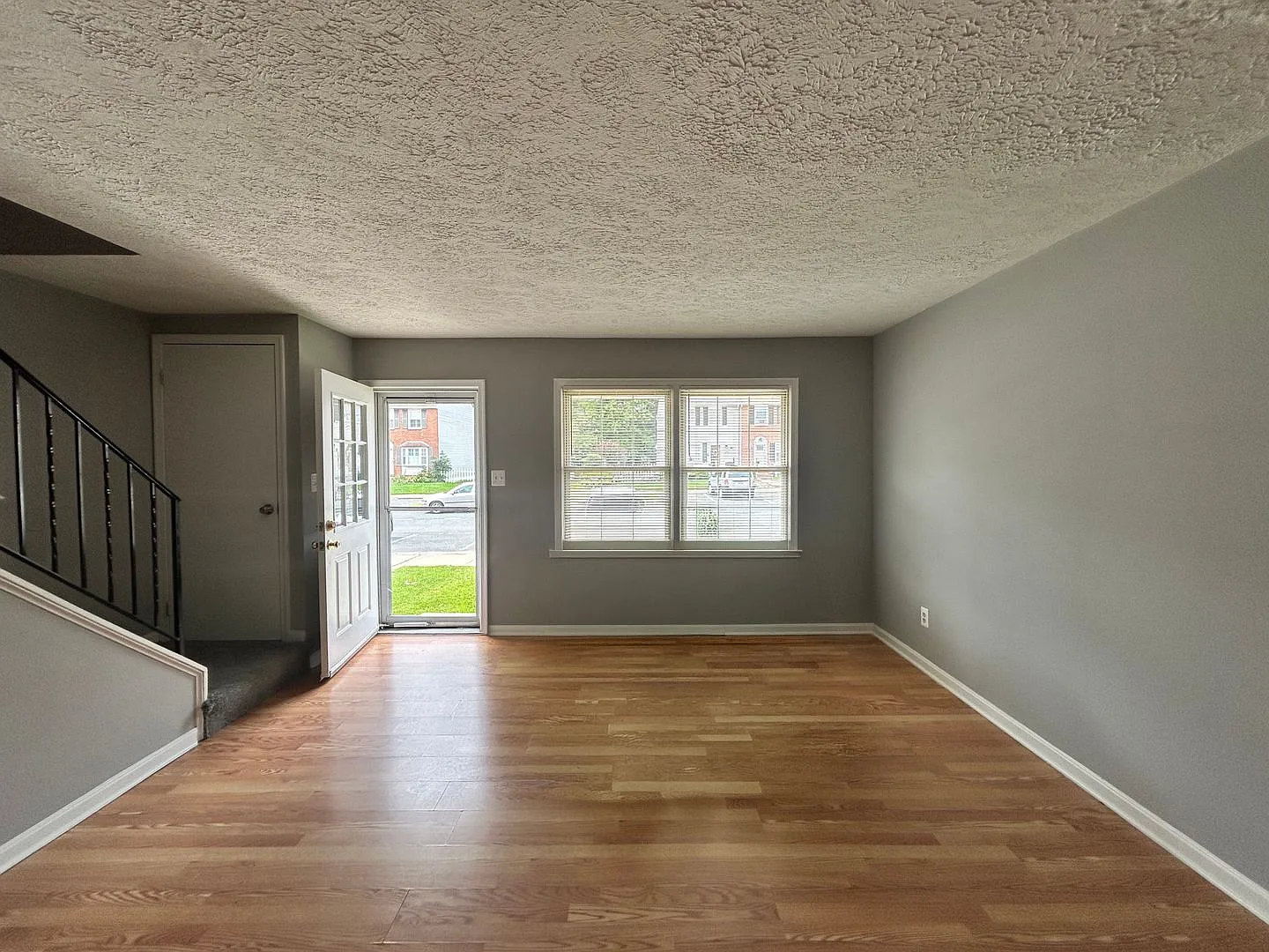 Baltimore - 3 Bedrooms and 1.5 baths Available! — Photo 3