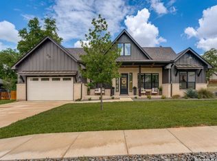 204 ASH PKWY, La Vernia, TX 78121