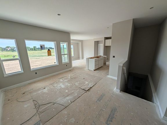 4th image of 219 Summer Dr