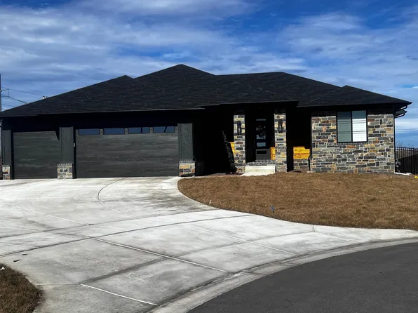 5151 Shoreside Ct, Maize, KS 67101