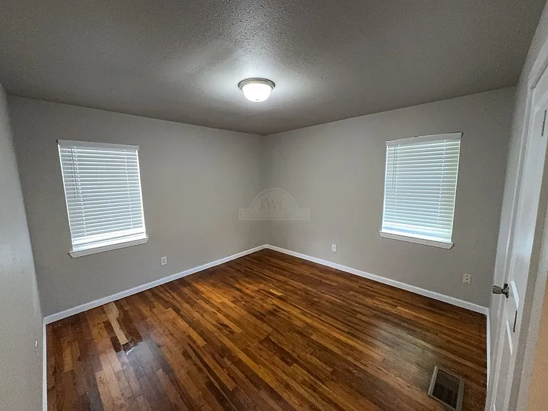 707 N Main St — Photo 14