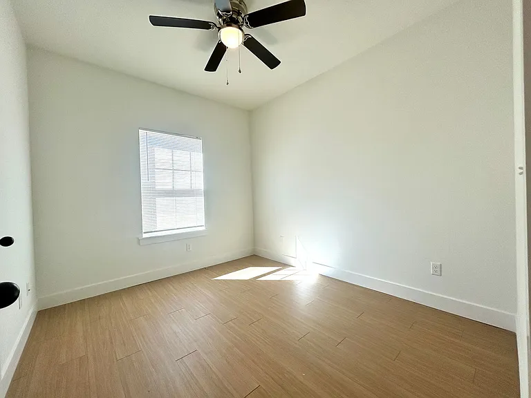 1800 Riverview Drive — Photo 38