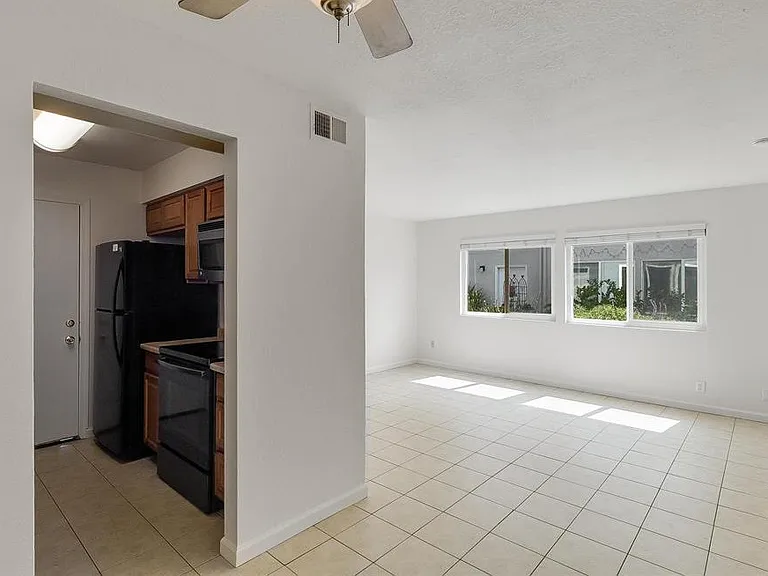 1064 Mohr Ln #C — Photo 9