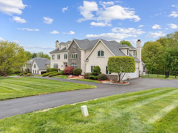 2nd image of 2205 Jefferson Ln