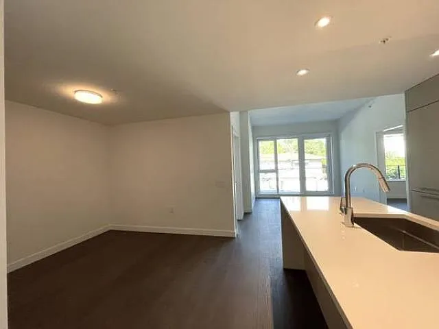 2 bed, 982 sqft, $3,450 — Photo 2