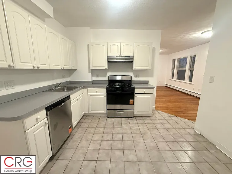 8 Pearl St #3 — Photo 2