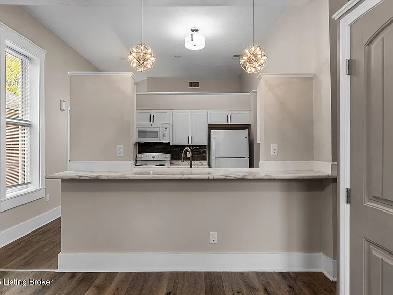 408 Doctor W #J — Photo 11