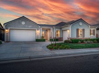 301 Pinnacle Dr W, Madera, CA 93636