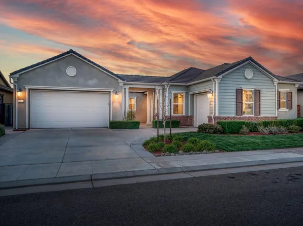 301 Pinnacle Dr W, Madera, CA 93636