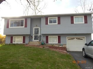 106 Rolling Meadows Rd, Middletown, NY 10940