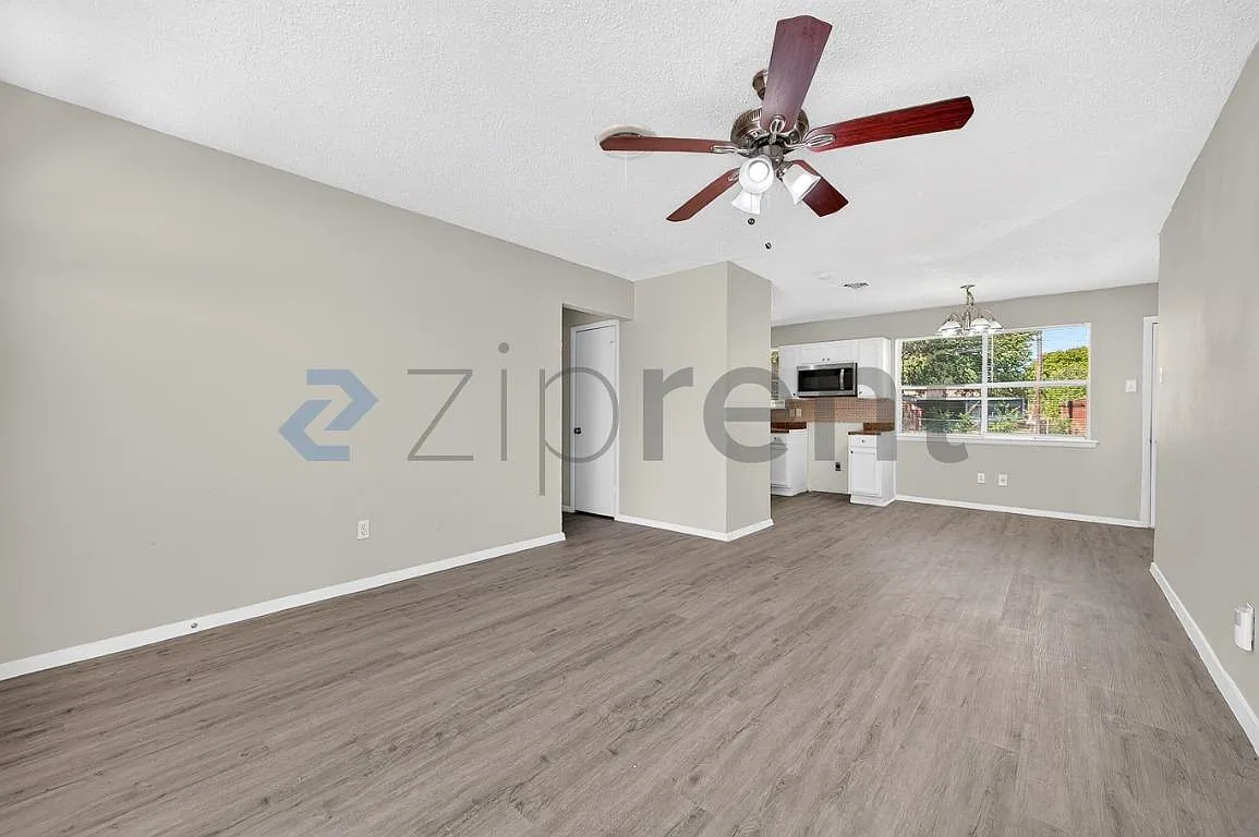 4 bed, 2.5 bath, 1320 sqft, $2,100 — Photo 4