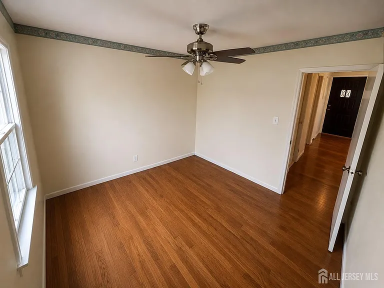 89 Oak Ln — Photo 9