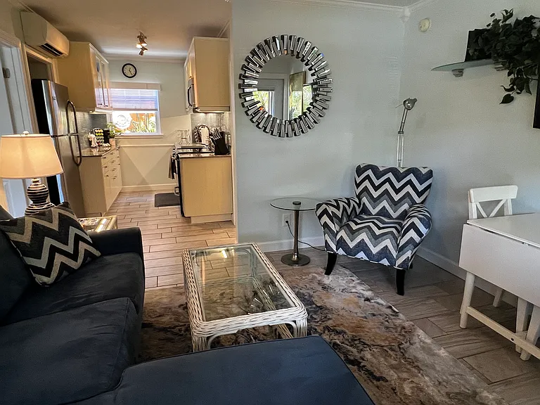 208 10th Ave N #208 — Photo 5