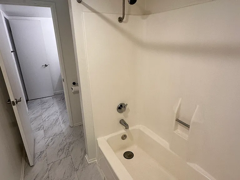 5048 Calle Real #B — Photo 19