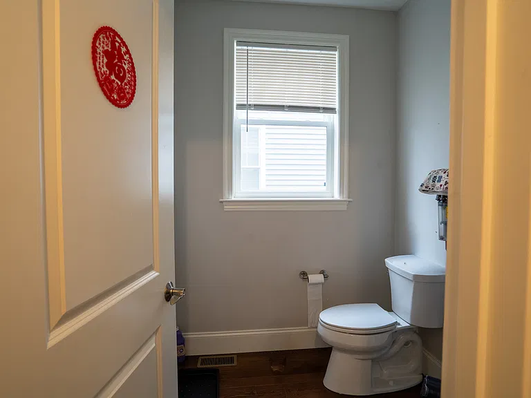 4 Strauss Ln — Photo 21