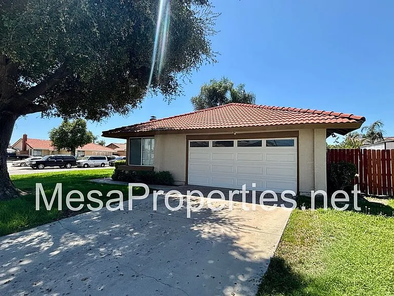 194 S Loretta St — Photo 2