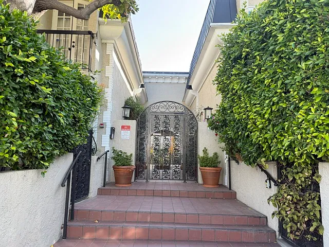 1242 Berkeley St #14 — Photo 3