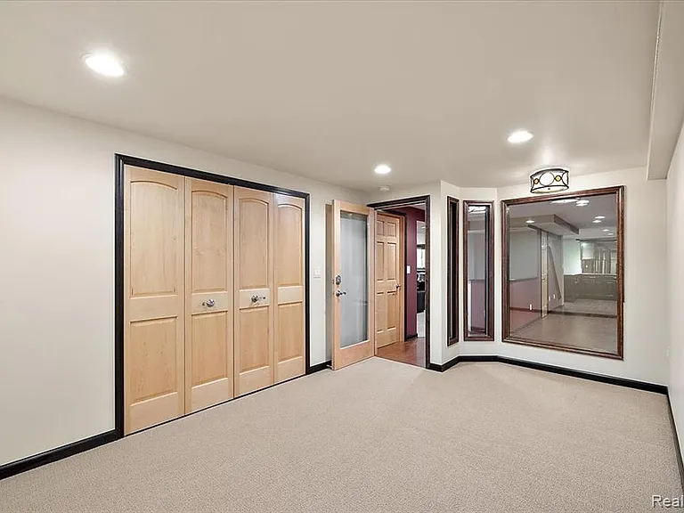 43054 Oxford Ct — Photo 11