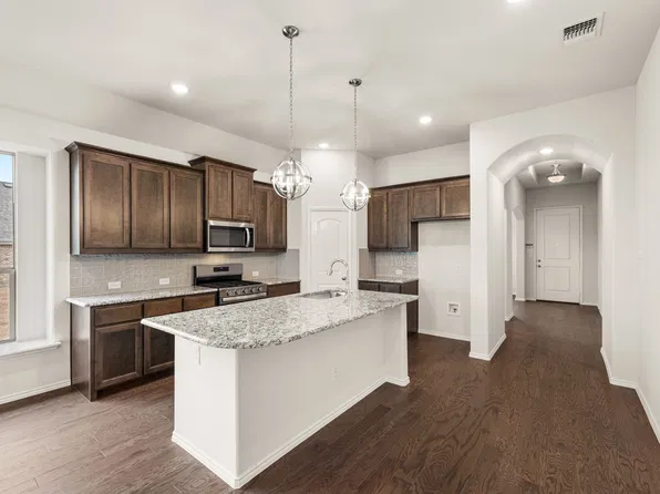 2812 Hay Ln, Midlothian, TX 76065