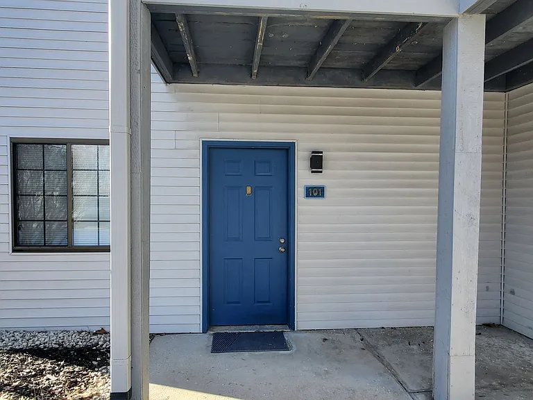621 Riverine Dr #101 — Photo 23