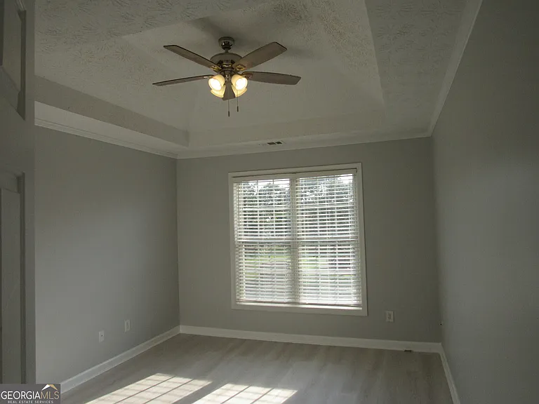 305 Sunderland Cir — Photo 36