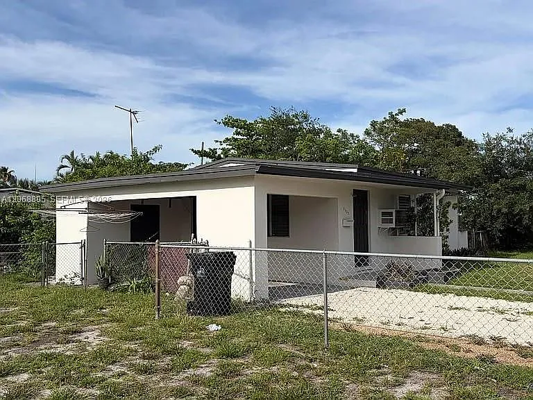 1437 NW 10th Pl — Photo 7