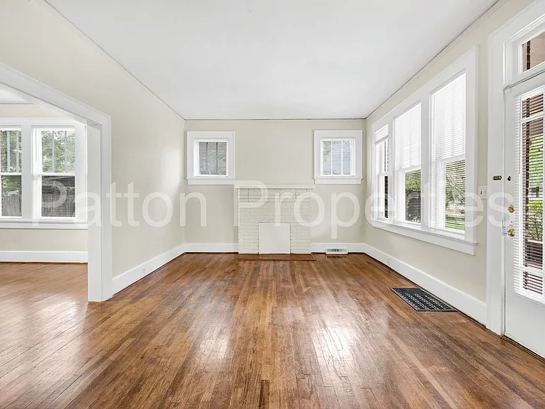 1409 Hagood Ave — Photo 3