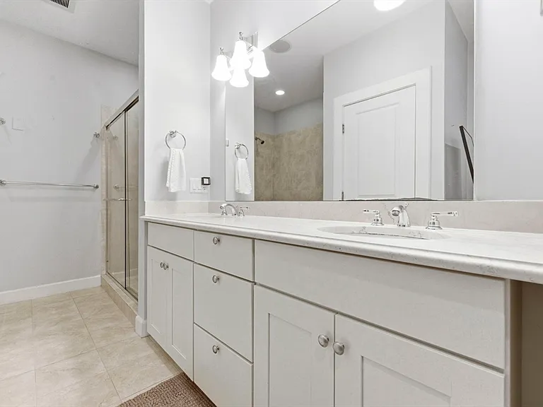 345 W Broadway #8 — Photo 11