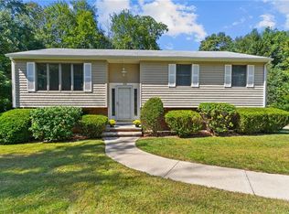 111 Pinecrest Dr, Glocester, RI 02857
