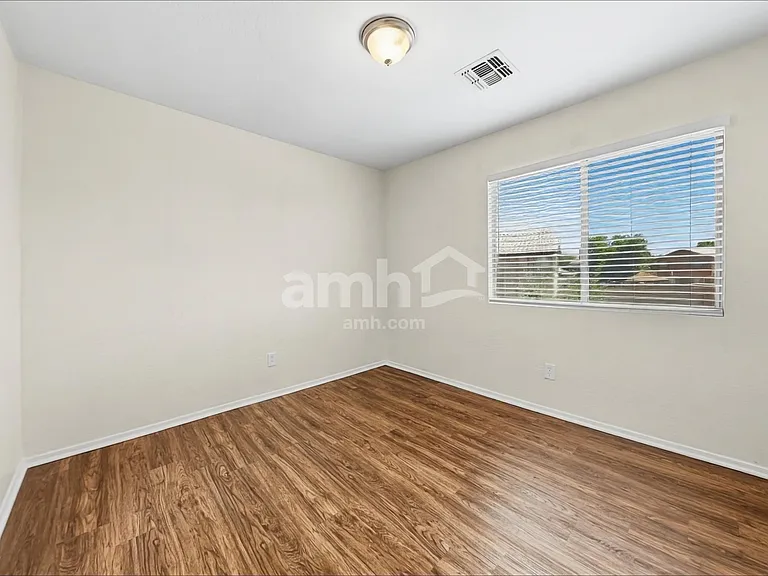 11353 W Buchanan St — Photo 15