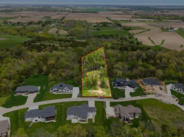 3014 Forest Ridge Dr NE, Swisher, IA 52338