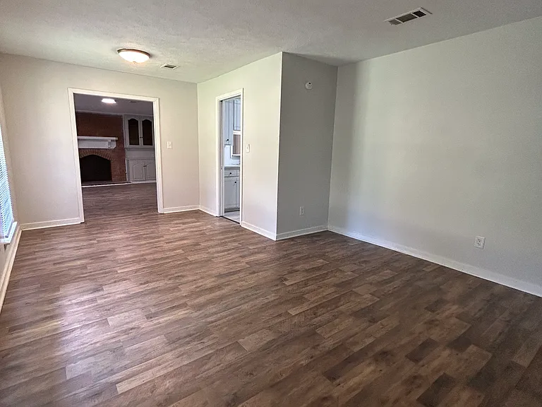 1876 Teakwood Dr — Photo 3