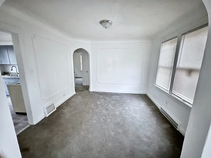 3 bed, 1.0 bath, 1400 sqft, $1,200 — Photo 4
