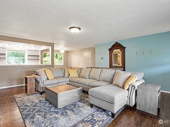 4th image of 4418 Montclair Drive SE