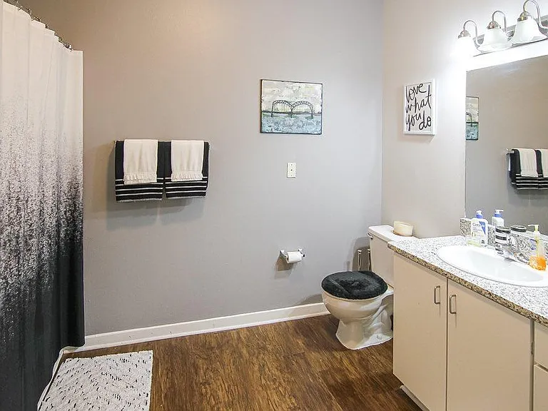 South Bluffs Apartments — Photo 60