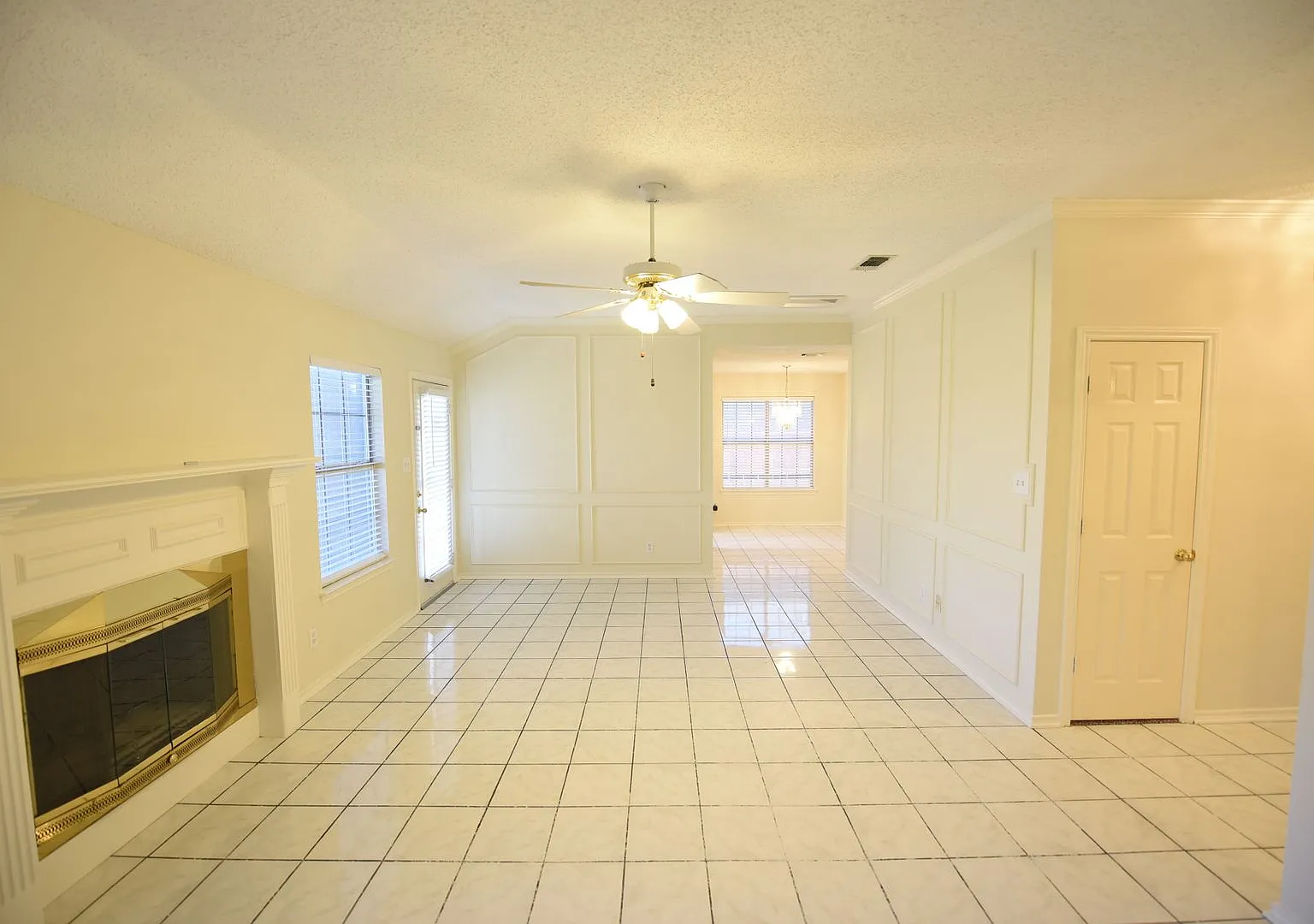 3 bedroom that backs up to a green belt! — Photo 4