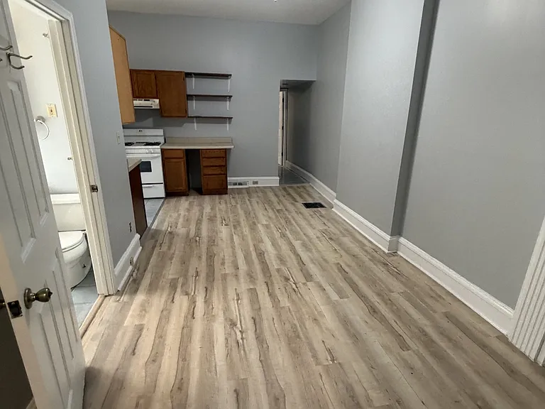 2357 W Clifton Ave #1 — Photo 7