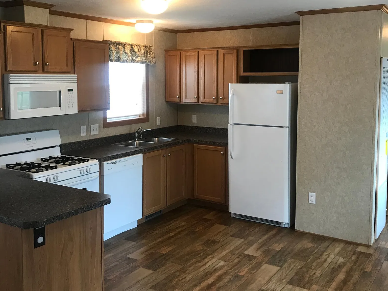 Youngstown Estates — Photo 1
