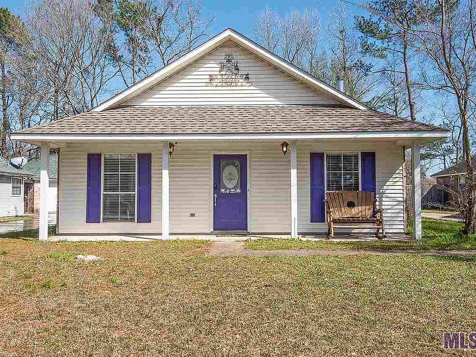 1st image of 18034 Wood Haven Dr