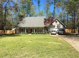 422 Merry Valley Dr, Columbus, MS 39705