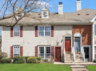 1041 Cumberland Ct, Mahwah, NJ 07430